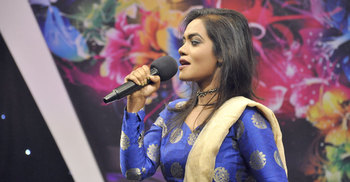 পরিবর্তনে গাইবেন বারী সিদ্দিকীর মেয়ে এলমা