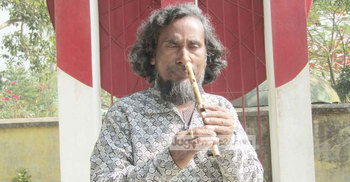 নাক দিয়েও বাঁশি বাজান সোহরাব বয়াতি