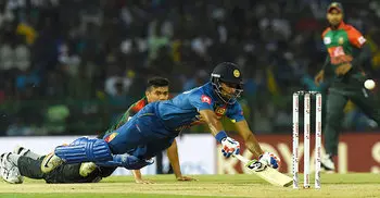 Perera, Mendis star as SL set a target of 215