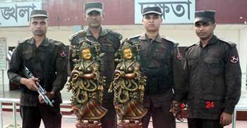 বেনাপোলে রাধা ও কৃষ্ণের মূর্তি উদ্ধার