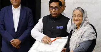 Bipu hands over his award to PM