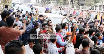 Khaleda Zia on way to court