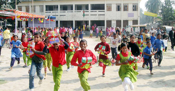 রংপুরে ৬ লাখ শিক্ষার্থীদের মাঝে বই বিতরণ