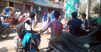 চাঁপাইনবাবগঞ্জে বেড়েছে বখাটেদের উৎপাত