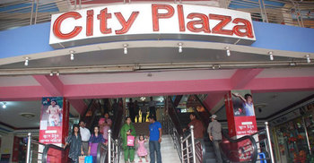 নারী পুলিশসহ এমপির ছেলে হোটেল থেকে আটক