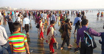 স্বাধীনতা দিবসে কক্সবাজার সৈকতে লাখো পর্যটক