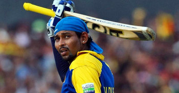 ১৪ বছরের পুরনো রেকর্ড ভাঙ্গলেন দিলশান