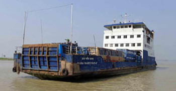 ৬ ঘণ্টা পর শরীয়তপুরে ফেরি চলাচল শুরু