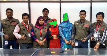 শাহজালালে ৮টি স্বর্ণের বারসহ দুই বোন আটক