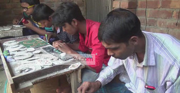 টিনের ঘরে গহনা বিপ্লব