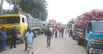 বেনাপোল বন্দরে ৫ দিন যাবৎ আমদানি-রফতানি বন্ধ