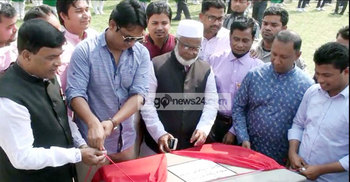 কলাগাছ নয়, এবার শহীদ মিনারেই ফুল দেবে শিক্ষার্থীরা