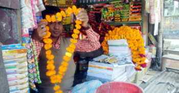 জয়ের মালা কার গলায়!