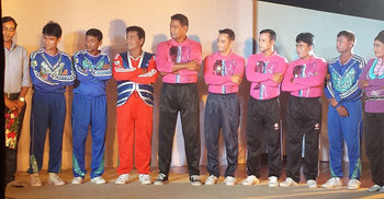 ডিসির উপস্থিতিতে জুতা পায়ে শহীদ মিনারে অ্যাক্রোবেটিক শো