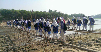 রাত ১০টা বাজলেই বিচ্ছিন্ন হয়ে পড়ে ৩৮ গ্রামের মানুষ