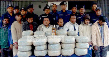 ট্রাকের পাটাতন কেটে ১০০ কেজি গাঁজা উদ্ধার