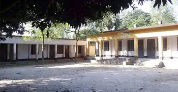 বিনামূল্যের বই বিতরণিতে ছবি তোলা বাবদ ২০ টাকা আদায়