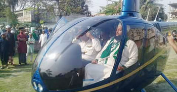 ঘণ্টায় ১ লাখ ৮০ হাজার টাকা নেন ‘হেলিকপ্টার হুজুর’