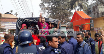নেত্রকোনায় বিএনপির মিছিল থেকে আরিফাসহ আটক ৫