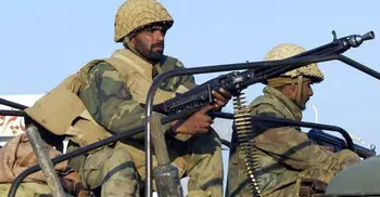 Suicide bomber kills 11 soldiers in Pakistan