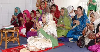 PM offers prayers at three shrines in Sylhet