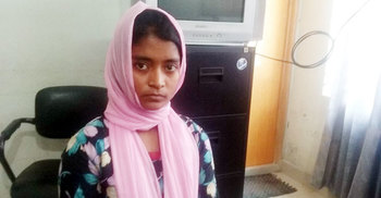 ১২ বছর ধরে মা-বাবাকে খুঁজছে মেয়েটি