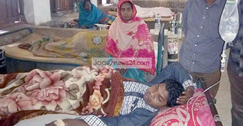 সন্ত্রাসী হামলার শিকার হয়ে হাসপাতালে সাংবাদিক