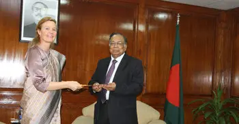 New UNFPA representative presents credentials to foreign minister