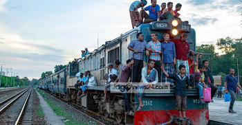 বিনা টিকিটে ট্রেনে চড়ে জরিমানা গুনলেন ৮৪২ যাত্রী