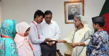 PM hands Tk 20 lakh to families of Diya, Karim