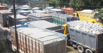 বাংলাবান্ধা স্থলবন্দরে ৭ দিন ধরে আমদানি-রফতানি বন্ধ