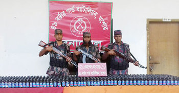 বেনাপোল সীমান্তে ৭১৫ বোতল ফেনসিডিল জব্দ