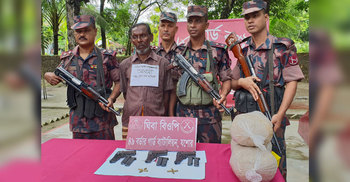 বেনাপোলের ঘিবা সীমান্তে অস্ত্র ব্যবসায়ী আটক