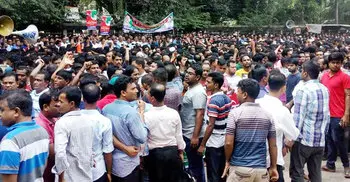 BNP holds human chain for Khaleda’s release