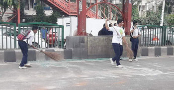 শিক্ষার্থীদের সঙ্গে রাস্তায় নামলেন অভিভাবকরাও