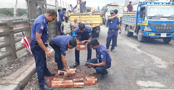 ঢাকা-চট্টগ্রাম ফোর লেনে ৩০ কিলোমিটার যানজট