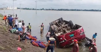 6 killed in road accidents in 3 dists