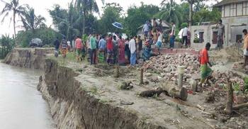 ভাঙন আতঙ্কে কাটে নির্ঘুম রাত