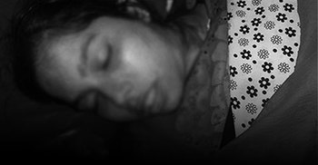 অটোভ্যানে ওড়না পেঁচিয়ে প্রবাসীর স্ত্রীর মৃত্যু