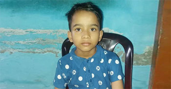 মা-বাবাকে খুঁজছে শিশুটি