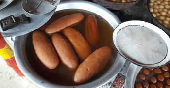 গাইবান্ধায় অতিথি আপ্যায়নে ৩ কেজি ওজনের মিষ্টি