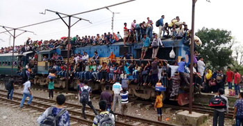 তিল ধারণের ঠাঁই নেই