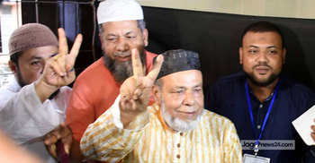 নির্বাচনে আছি, থাকব