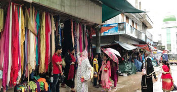 বৃষ্টিতে থমকে গেছে খাগড়াছড়ির ঈদ বাজার