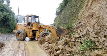 ঝুঁকিপূর্ণ সড়কে ঈদযাত্রা