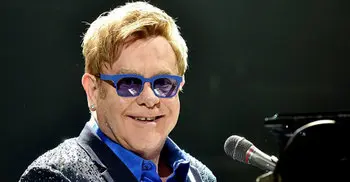 Elton John starts farewell tour