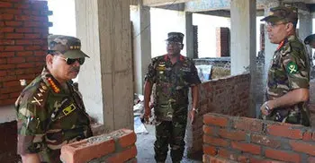 Army chief visits Rohingya camp at Ukhia