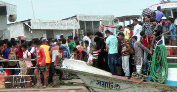 উত্তাল পদ্মা, তবুও ঘরে ফিরছে দক্ষিণাঞ্চলের মানুষ