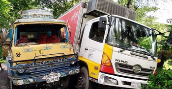 কালকিনির একই স্থানে পৃথক সড়ক দুর্ঘটনায় আহত ১০