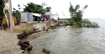 ‘বর্ষা এলেই আমাদের ঘুম হারাম হয়ে যায়’